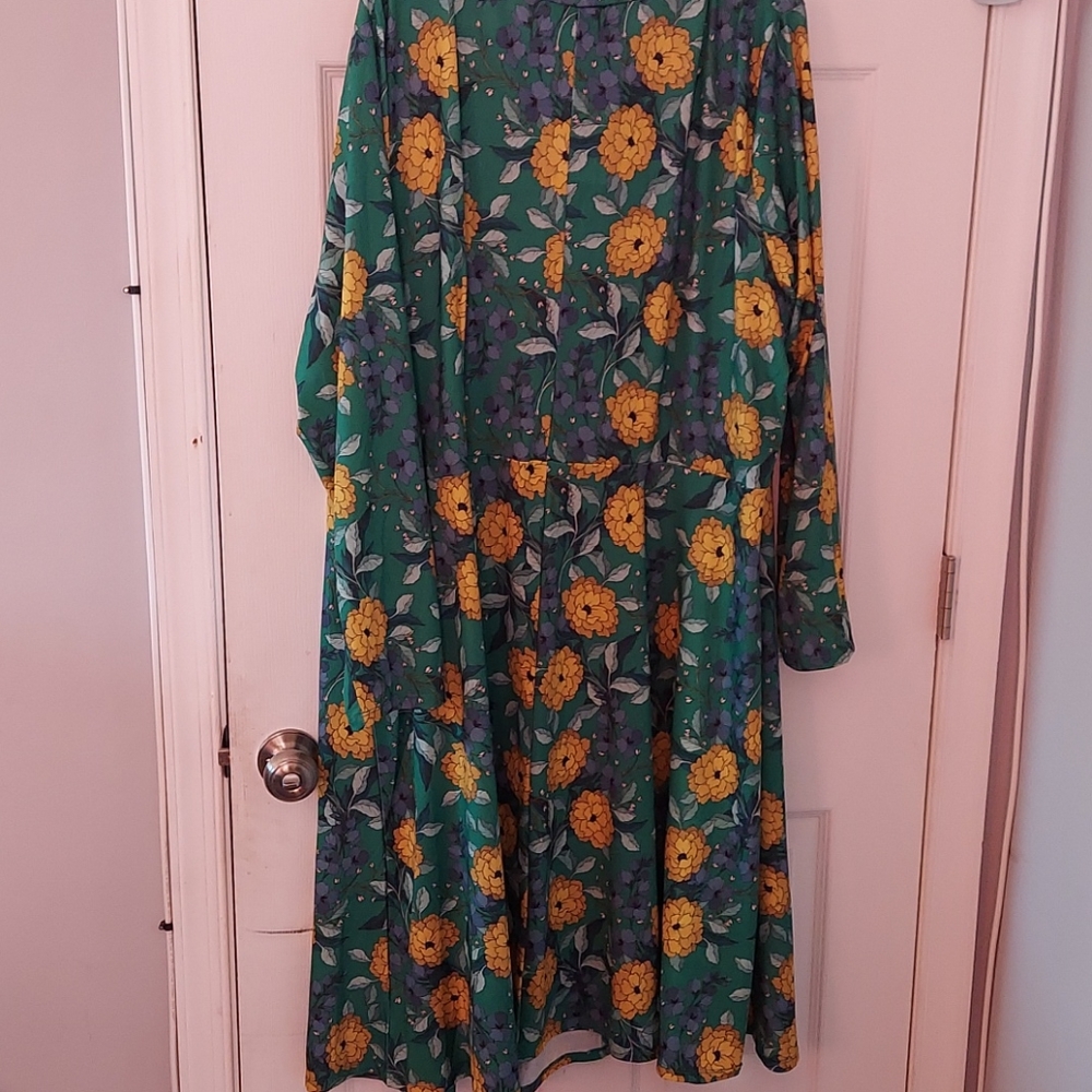 Dress - Picture 2 of 4
